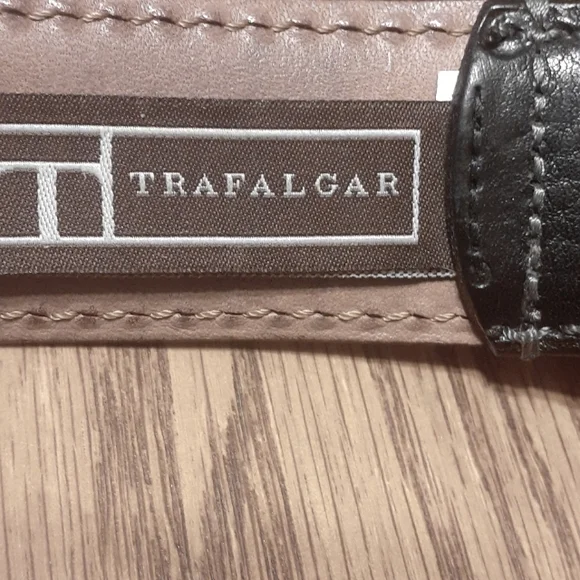 Trafalgar Men's Black leather belt. EUC' Sz.40. Bonus Leyva brown leather belt. - Picture 6 of 7